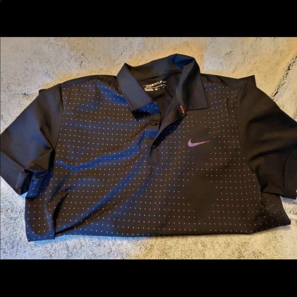 Men’s Nike golf polo..
